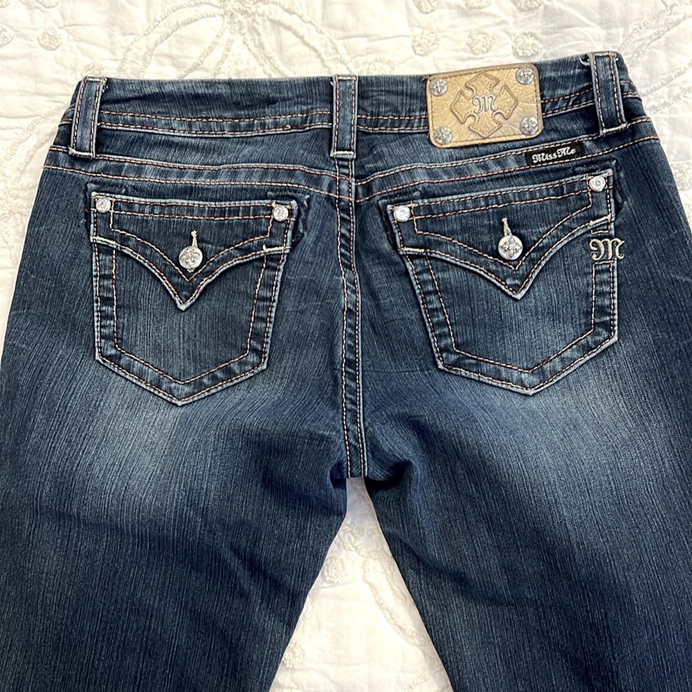 Women’s Miss Me Signature Boot Cut Jeans. Size 32/35.